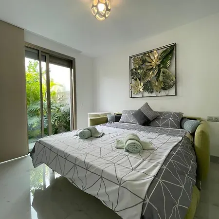 Luxury Tropical Private Heated Pool